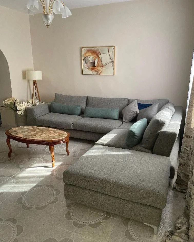 Tirane, jepet me qera apartament 2+1 Kati 1, 85 m² 900 € (Haxhi sina)