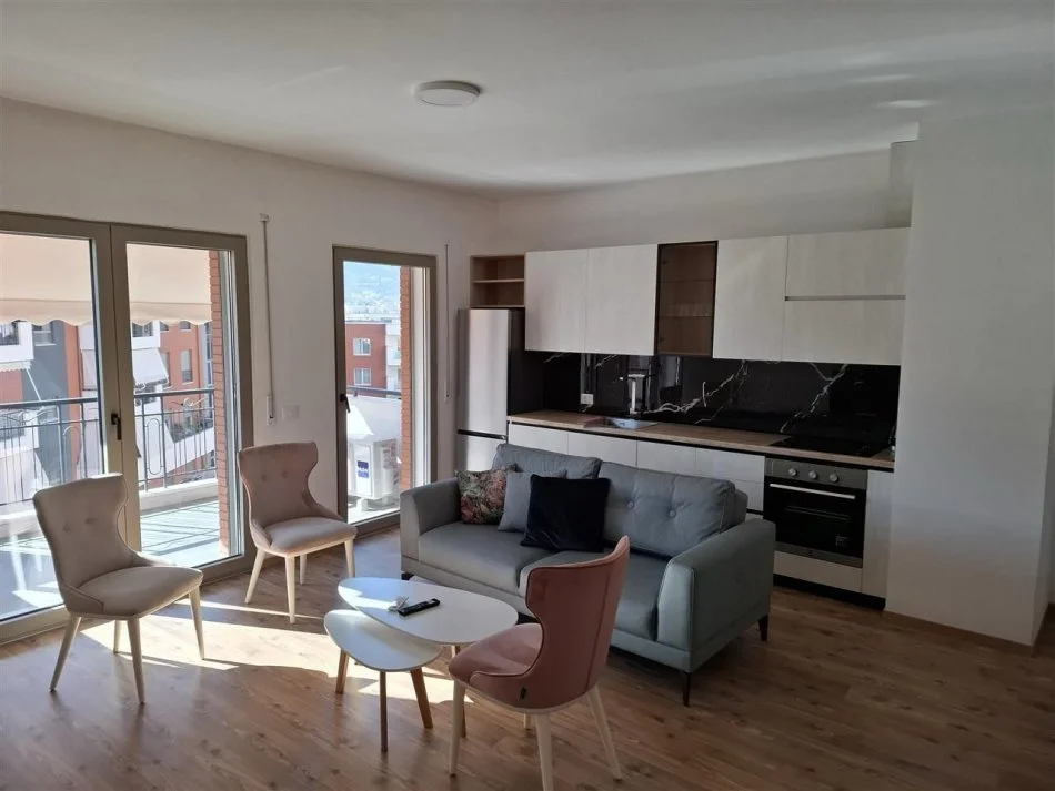 Tirane, jepet me qera apartament 1+1 Kati 6, 65 m² 600 € (Delijotgji)