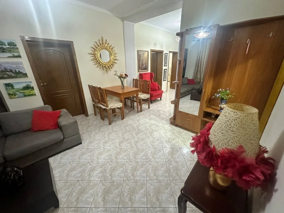 Tirane, jepet me qera apartament 3+1 Kati 0, 130 m² 800 € (Myslym shyri)