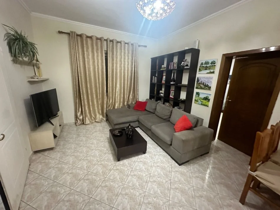 Tirane, jepet me qera apartament 3+1 Kati 0, 130 m² 800 € (Myslym shyri)