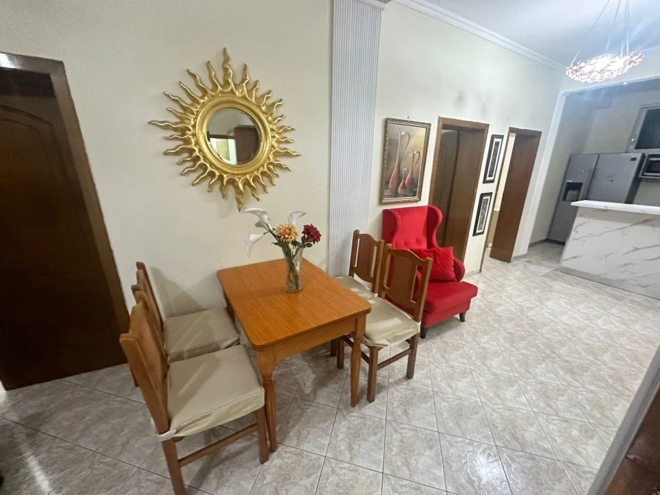 Tirane, jepet me qera apartament 3+1 Kati 0, 130 m² 800 € (Myslym shyri)