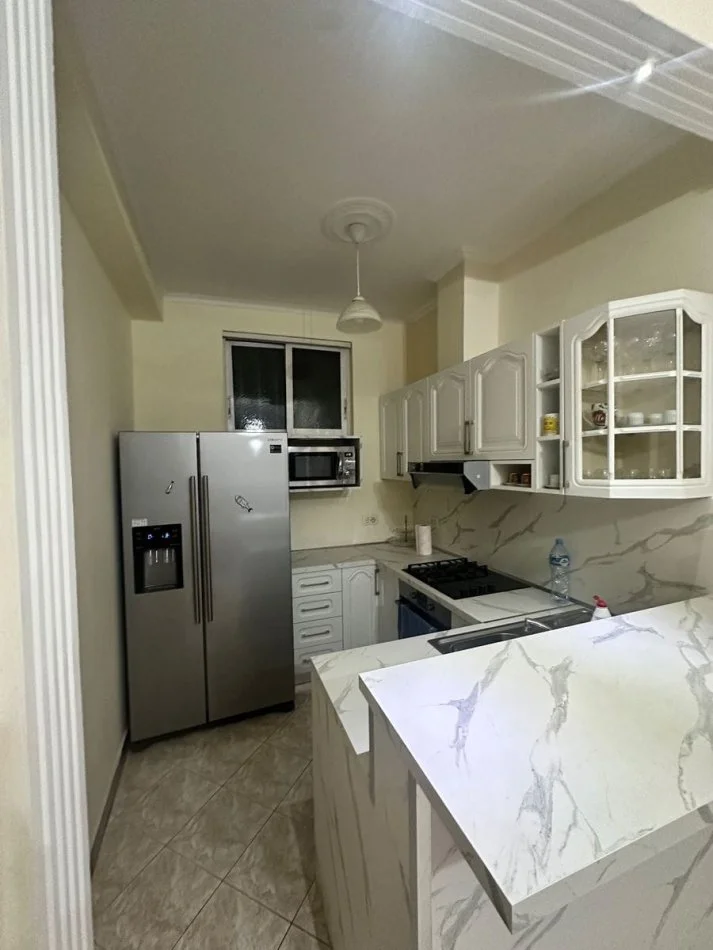 Tirane, jepet me qera apartament 3+1 Kati 0, 130 m² 800 € (Myslym shyri)