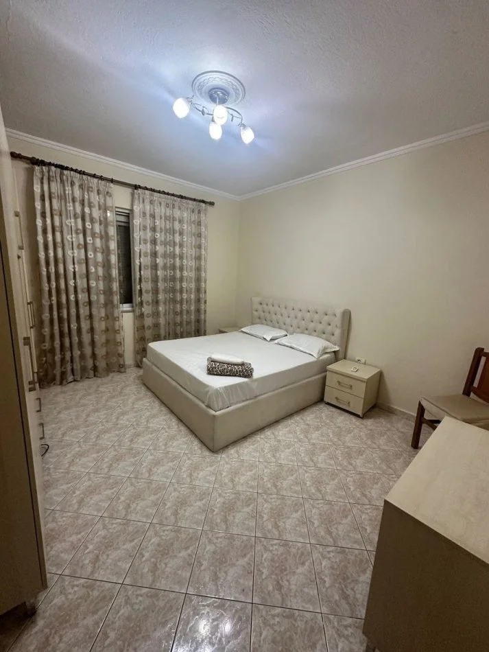 Tirane, jepet me qera apartament 3+1 Kati 0, 130 m² 800 € (Myslym shyri)