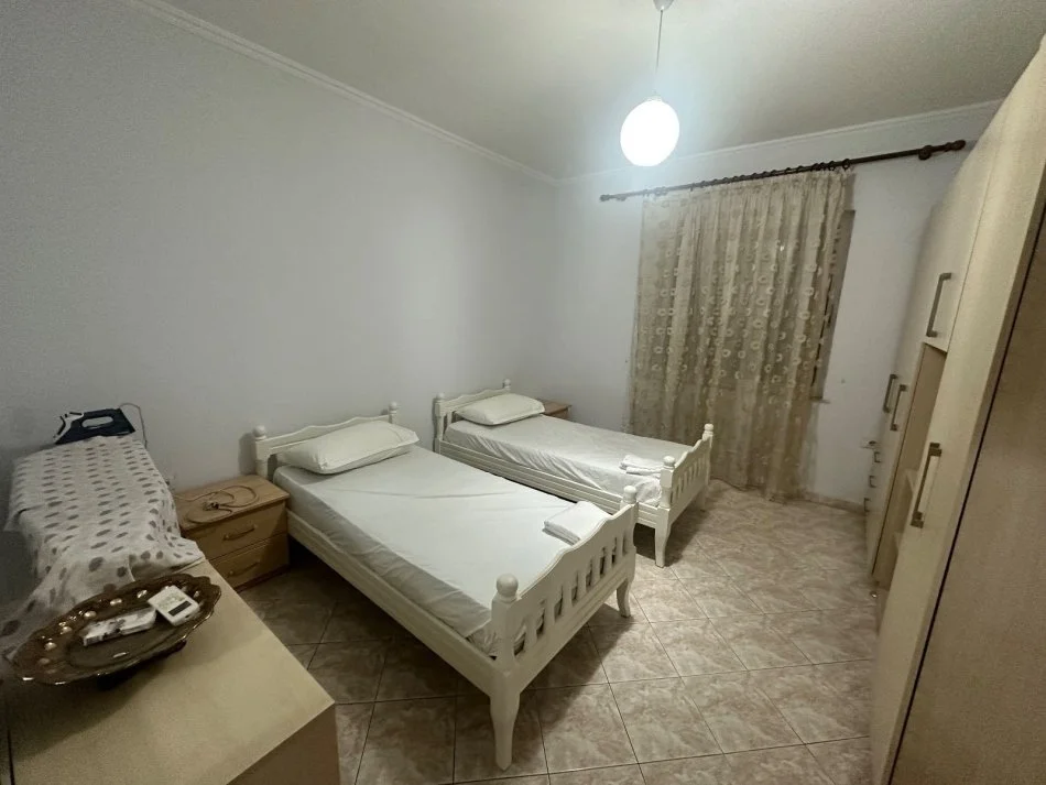 Tirane, jepet me qera apartament 3+1 Kati 0, 130 m² 800 € (Myslym shyri)