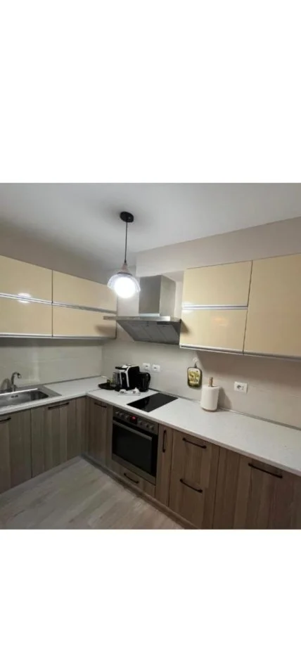 Tirane, jepet me qera apartament 1+1+Ballkon Kati 3, 60 m² 500 € (Stadiumi dinamo)