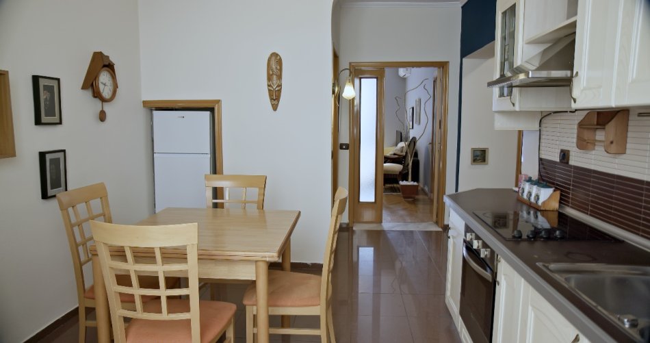 Tirane, jepet me qera apartament 3+1 Kati 4, 110 m² 650 € 