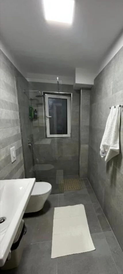 Tirane, jepet me qera apartament 1+1+Ballkon Kati 3, 60 m² 500 € (Stadiumi dinamo)
