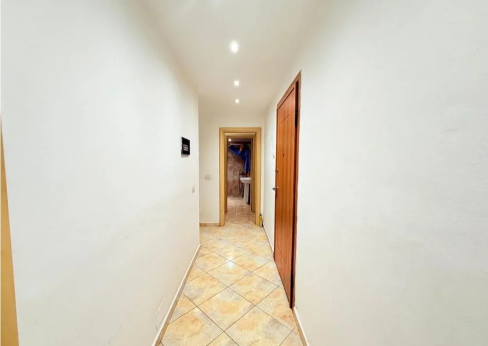 Tirane, jepet me qera zyre Kati 0, 110 m² 1.000 € (Faik konica)