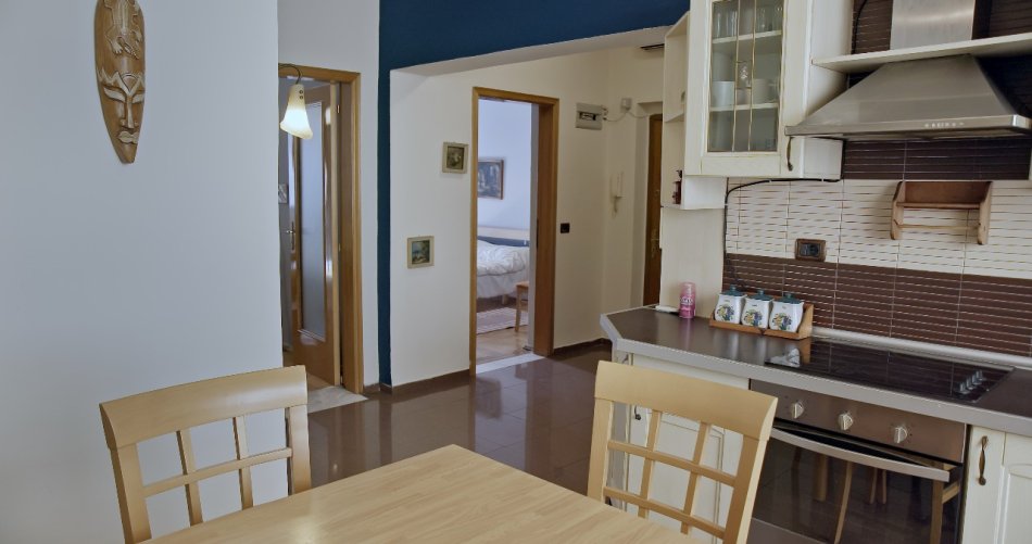 Tirane, jepet me qera apartament 3+1 Kati 4, 110 m² 650 € 
