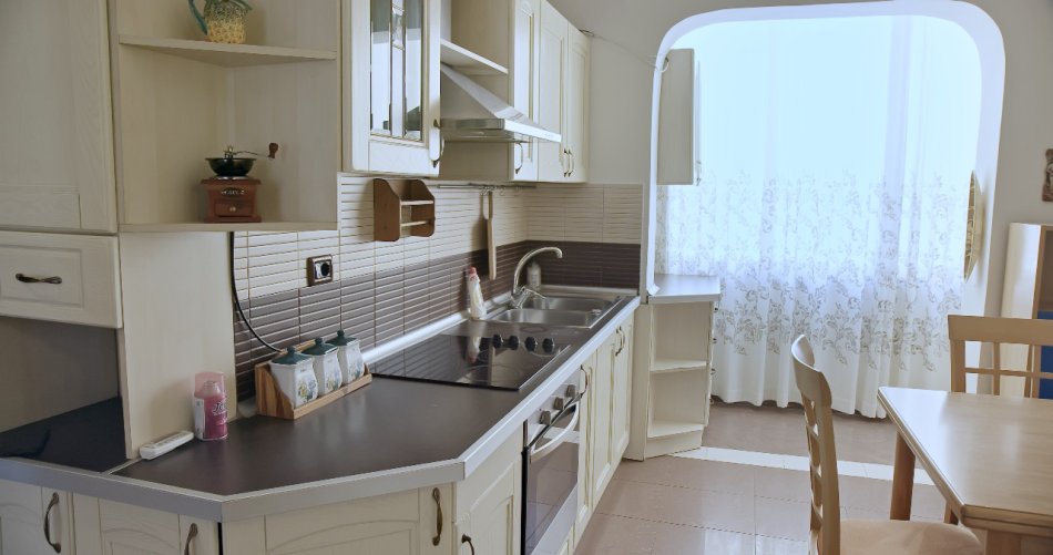 Tirane, jepet me qera apartament 3+1 Kati 4, 110 m² 650 € 