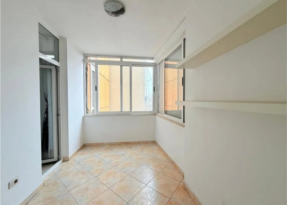 Tirane, jepet me qera zyre Kati 0, 110 m² 1.000 € (Faik konica)