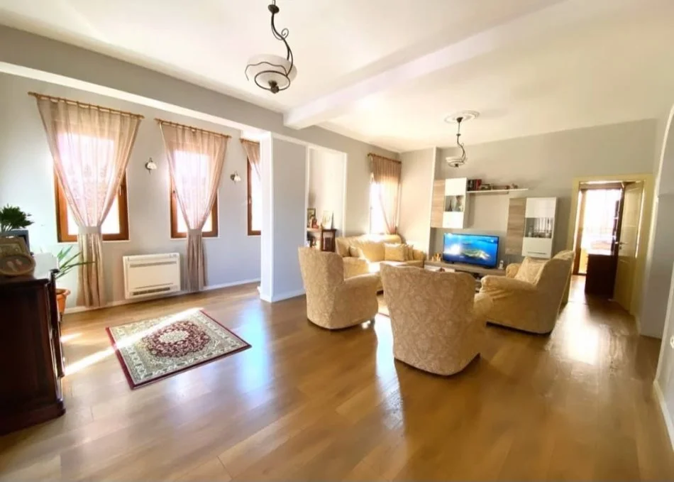 Tirane, shitet apartament 2+1 Kati 3, 122 m² 225.000 € (Vasil shanto)