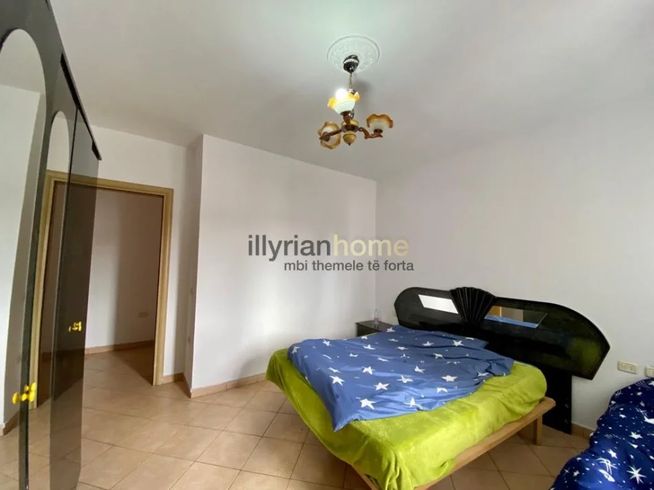 Tirane, jepet me qera apartament duplex 1+1 Kati 8, 70 m² 600 € (Rruga e barrikadave)