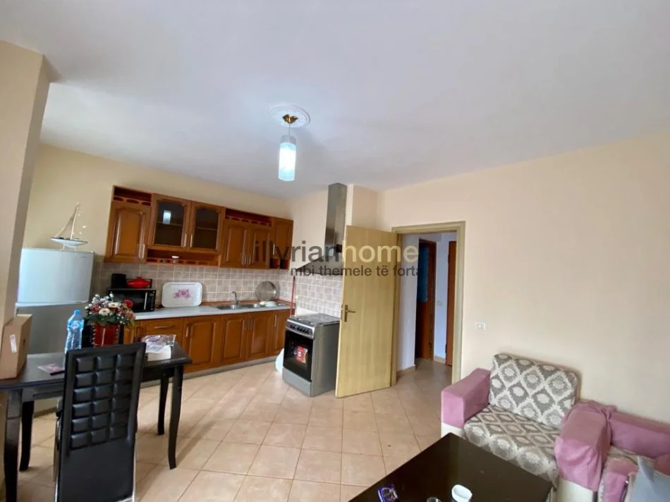 Tirane, jepet me qera apartament duplex 1+1 Kati 8, 70 m² 600 € (Rruga e barrikadave)