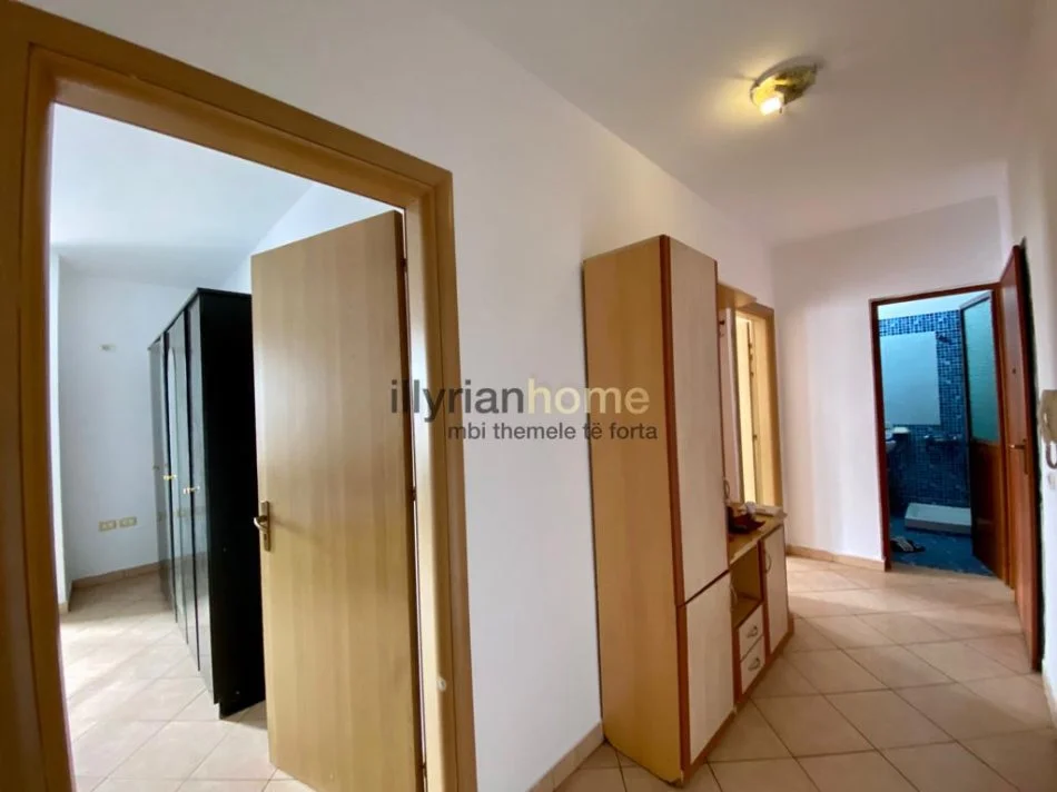 Tirane, jepet me qera apartament duplex 1+1 Kati 8, 70 m² 600 € (Rruga e barrikadave)