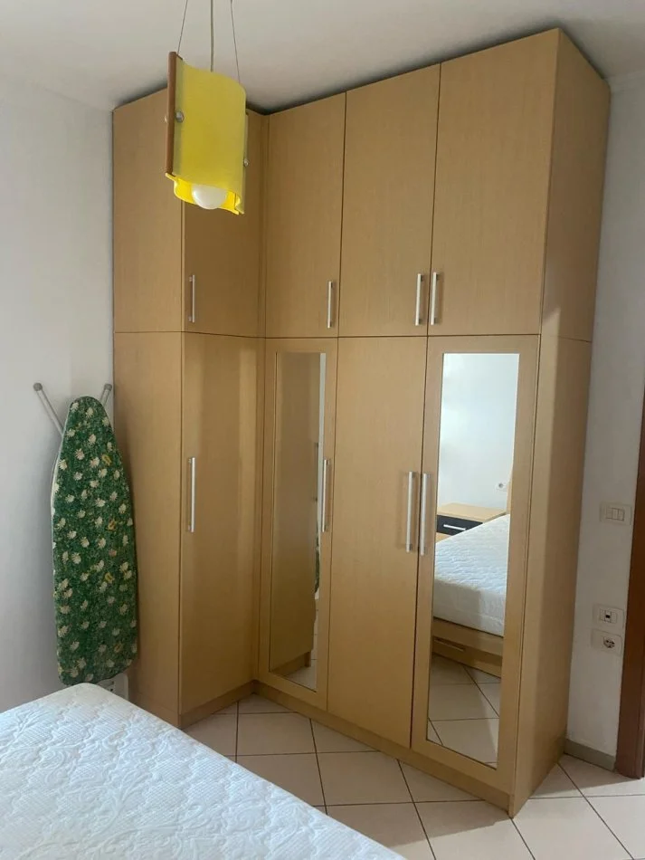 Tirane, jepet me qera apartament duplex 1+1 Kati 5, 70 m² 500 € (Rruga kavajes)