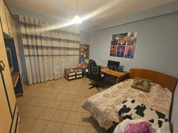 Shitet 2+1 prane Kristal Center