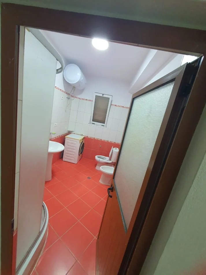 Tirane, jepet me qera 2+1 Kati 1, 100 m² 550 € (Sauk)