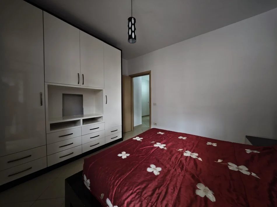 Tirane, jepet me qera 2+1 Kati 1, 100 m² 550 € (Sauk)