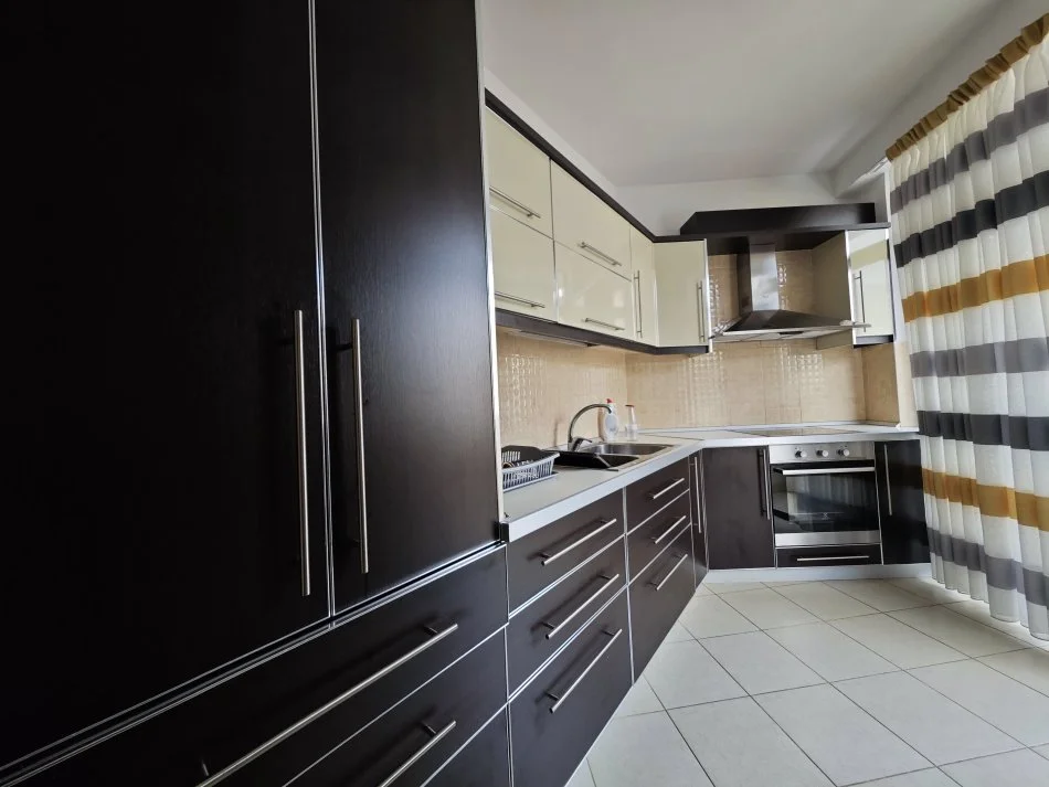 Tirane, shitet apartament 2+1+Ballkon Kati 4, 111 m² 135.000 € (Fresk)