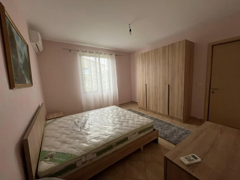 jepet me qera apartament 2+1 Kati 1, 105 m² 400 € (Xhanfize keko)