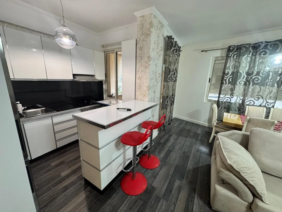 Tirane, shitet apartament 3+1 Kati 2, 125 m² 138.000 € (Fresk)
