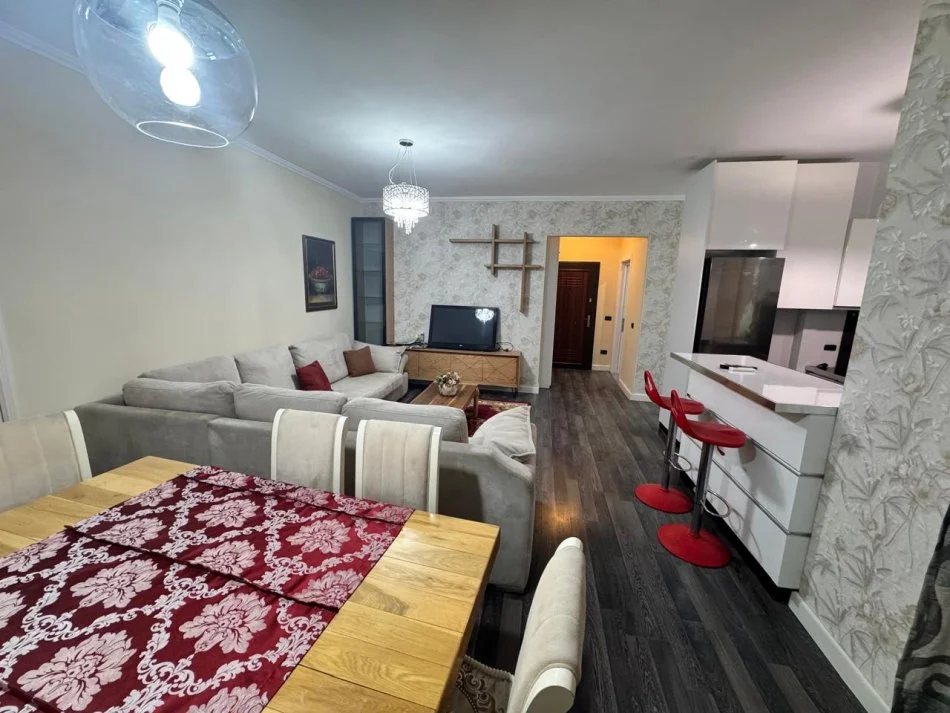 Tirane, shitet apartament 3+1 Kati 2, 125 m² 138.000 € (Fresk)