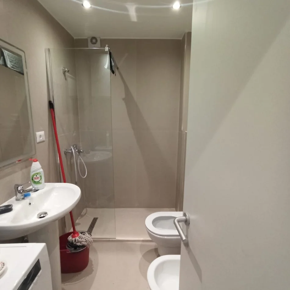 Tirane, jap me qera apartament 1+1 Kati 0, 30 m² 370 € (PALLATI ME SHIGJETA)