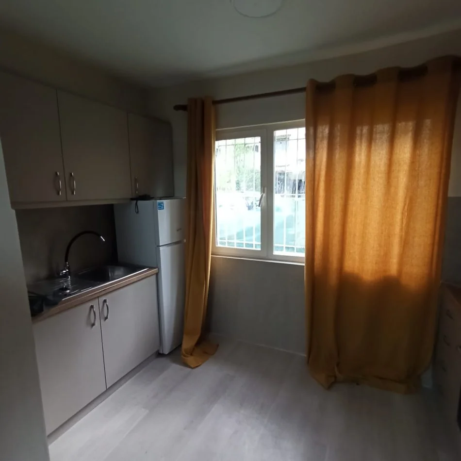 Tirane, jap me qera apartament 1+1 Kati 0, 30 m² 370 € (PALLATI ME SHIGJETA)