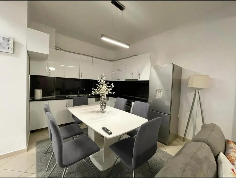 Tirane, jap me qera apartament 3+1+Ballkon Kati 3, 102 m² 550€ (Golden Park 3)