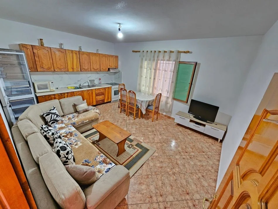 Tirane, jepet me qera apartament 2+1 Kati 1, 90 m² 400 € (Don bosko)