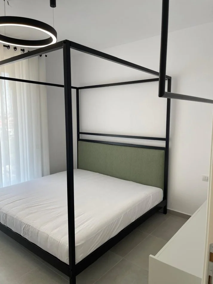 Tirane, jepet me qera apartament 1+1+Ballkon Kati 6, 68 m² 500 € (Kinostudio)