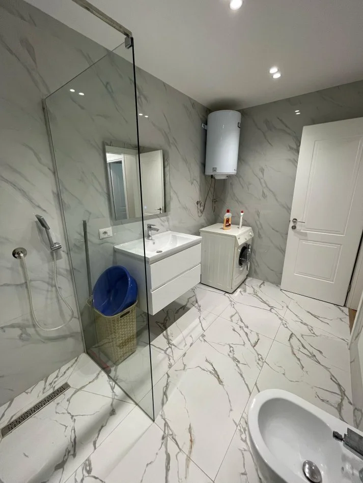 Tirane, shitet apartament 2+1+Ballkon Kati 6, 110 m² 200.000 € (Rruga e Kavajes)