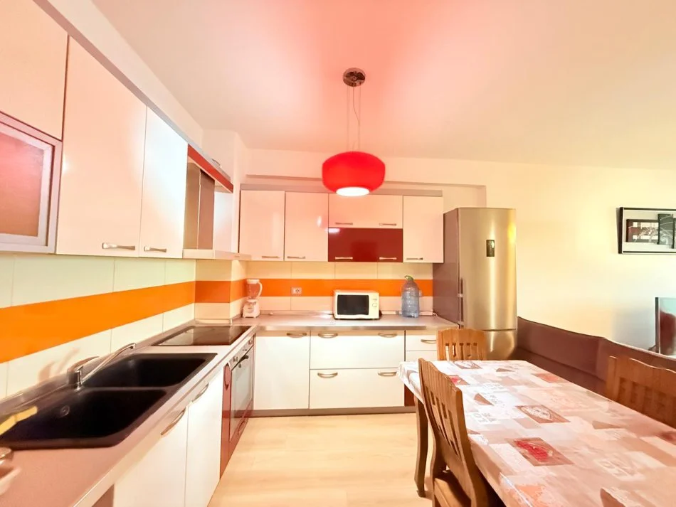 Tirane, jepet me qera 2+1 Kati 5, 120 m² 650 € (Selvia)