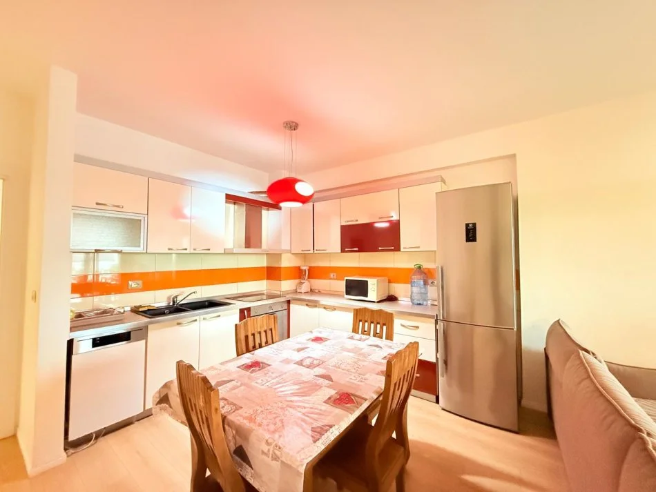 Tirane, jepet me qera 2+1 Kati 5, 120 m² 650 € (Selvia)