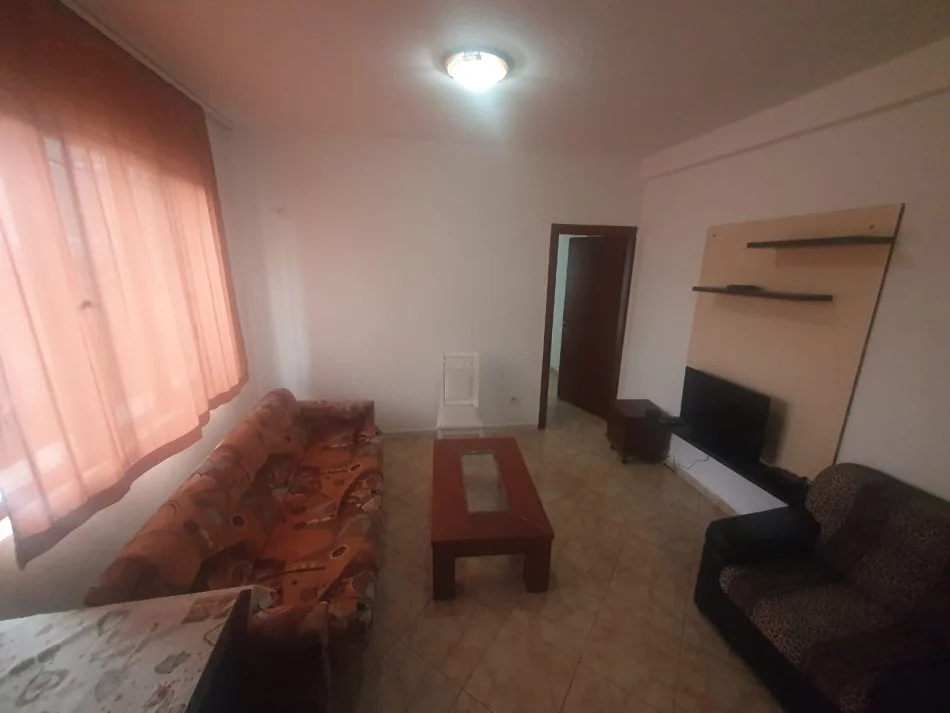 Tirane, jepet me qera apartament 1+1 Kati 1, 70 m² 350 € (Selite)
