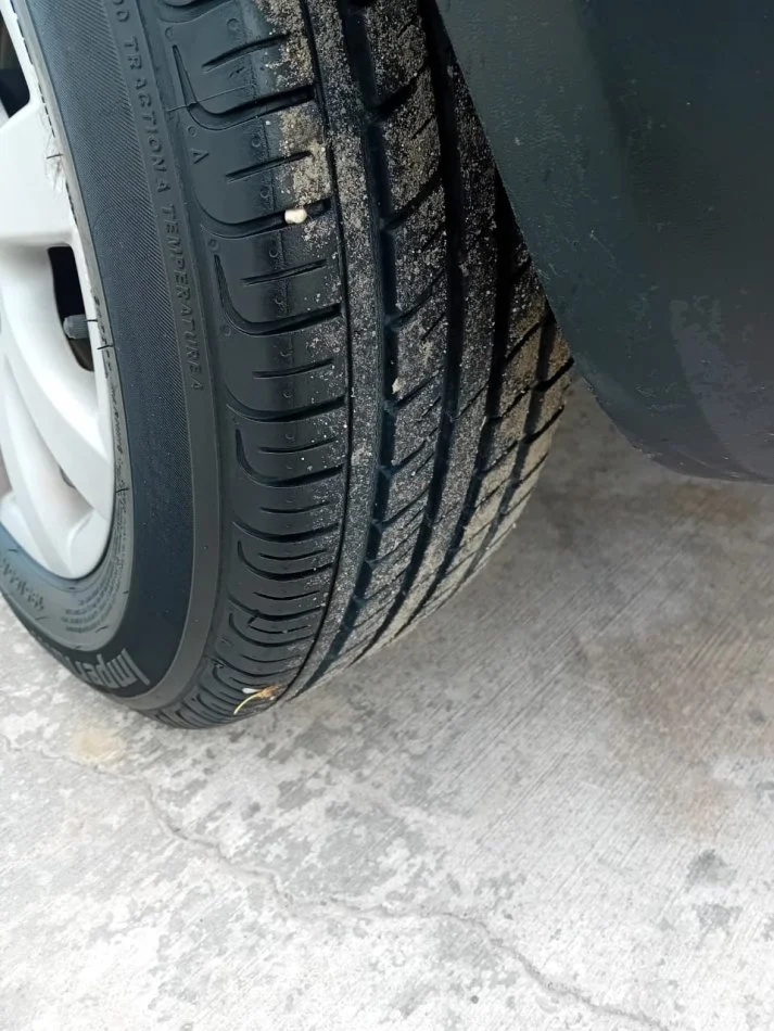 Elbasan, shes makine GOLF 5 Benzin, e zeze manuale 2.500 €