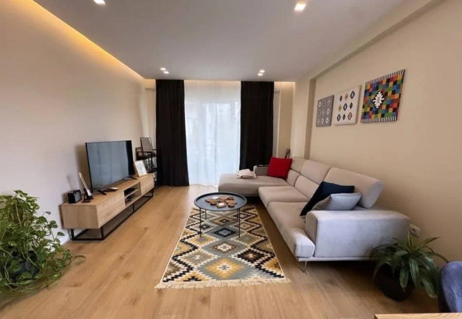 Tirane, shitet apartament 2+1+Ballkon Kati 3, 93 m² 265.000 €