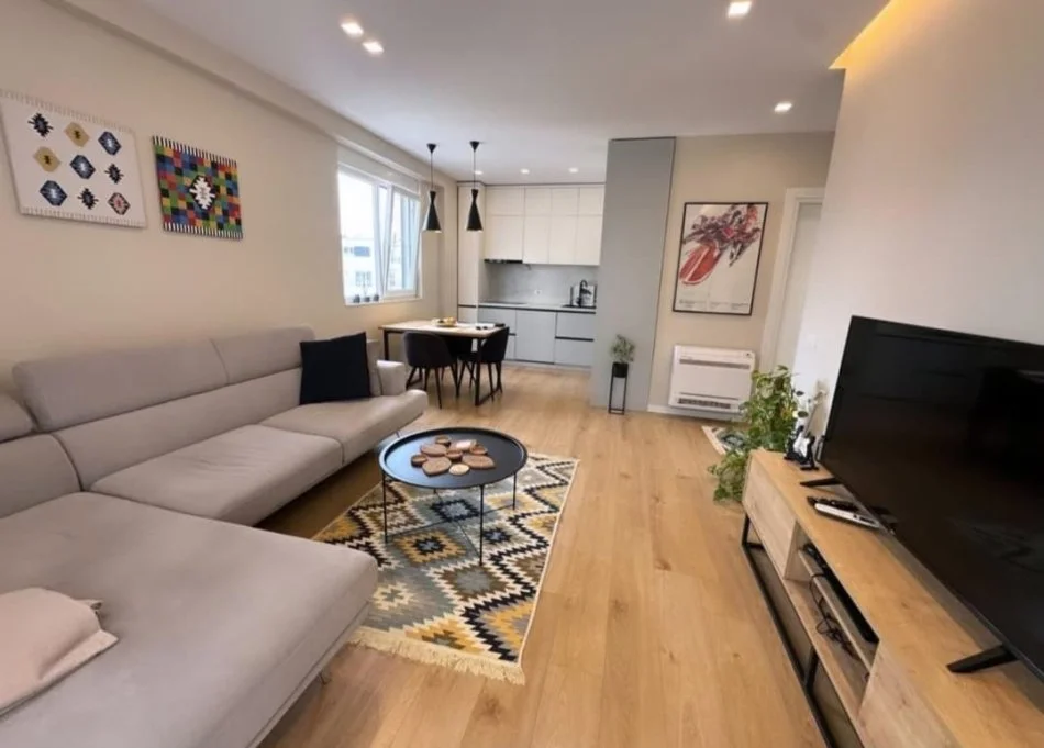 Tirane, shitet apartament 2+1+Ballkon Kati 3, 93 m² 265.000 €