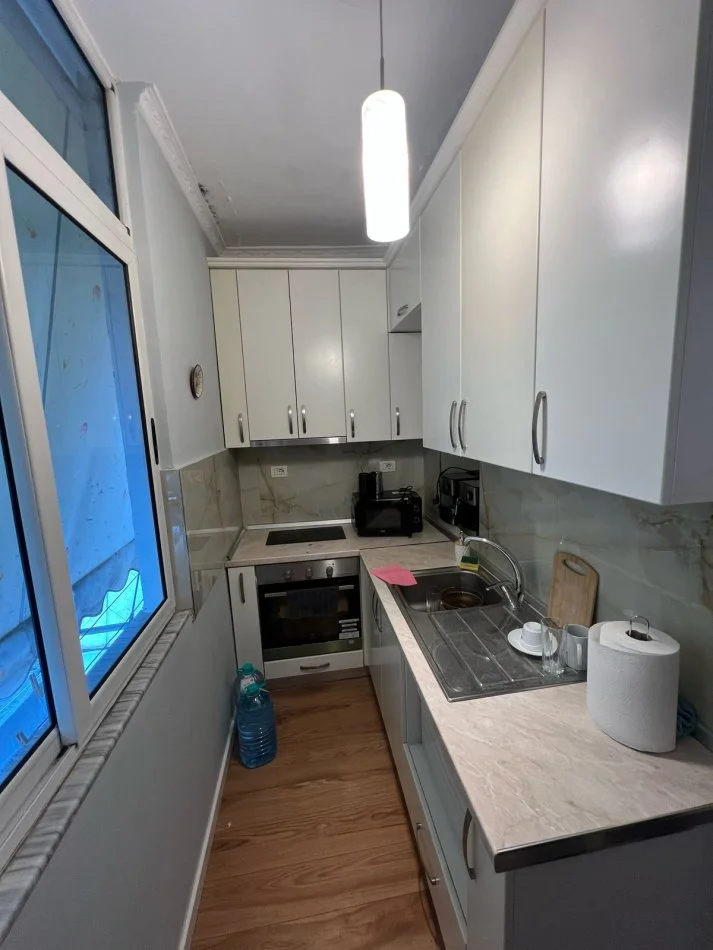 Tirane, jepet me qera 1+1+Ballkon Kati 4, 69 m² 580 € (Rruga Fortuzi)