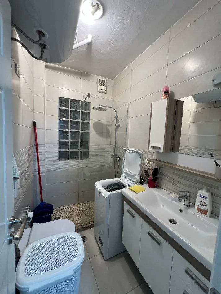 Tirane, jepet me qera 1+1+Ballkon Kati 4, 69 m² 580 € (Rruga Fortuzi)