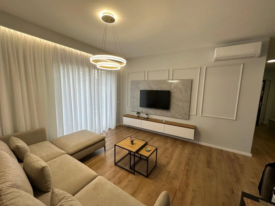 Tirane, shitet apartament 1+1 Kati 1, 68 m² 222.000 € (Shkolla kuqe)