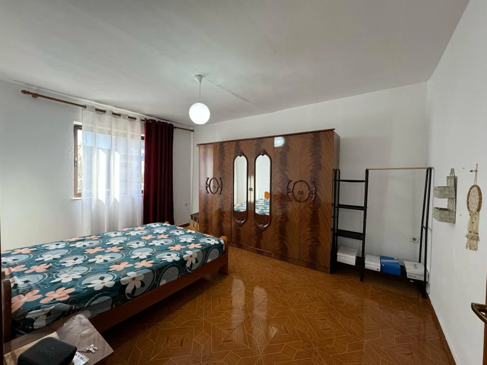 Tirane, jepet me qera apartament Kati 3, 50 m² 350 € 