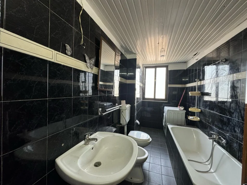 Tirane, jepet me qera apartament Kati 3, 50 m² 350 € 