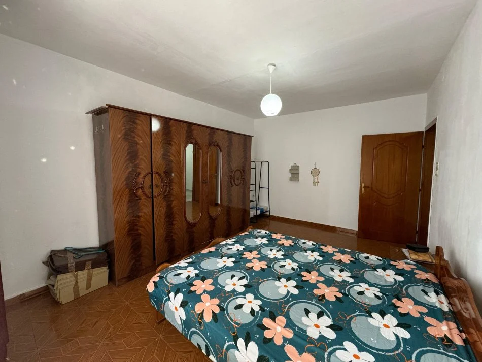 Tirane, jepet me qera apartament Kati 3, 50 m² 350 € 