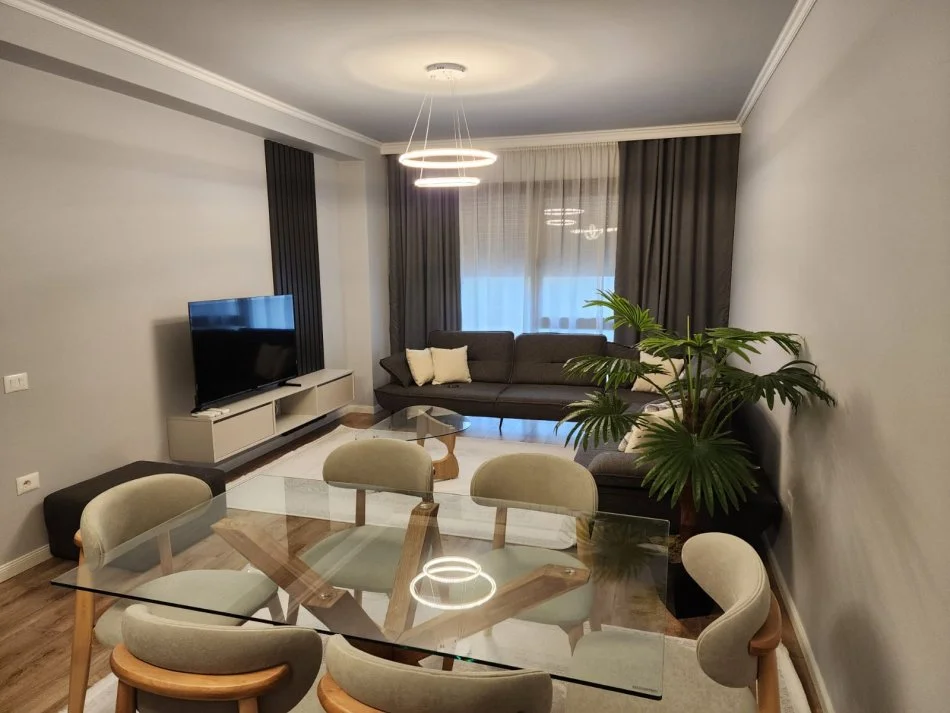 Tirane, jepet me qera apartament 2+1+Ballkon Kati 2, 116 m² 1.500 € (Liqeni i Thate)