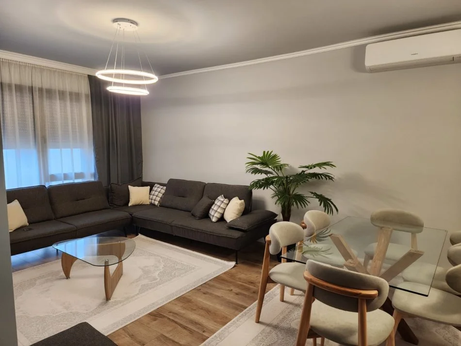 Tirane, jepet me qera apartament 2+1+Ballkon Kati 2, 116 m² 1.500 € (Liqeni i Thate)