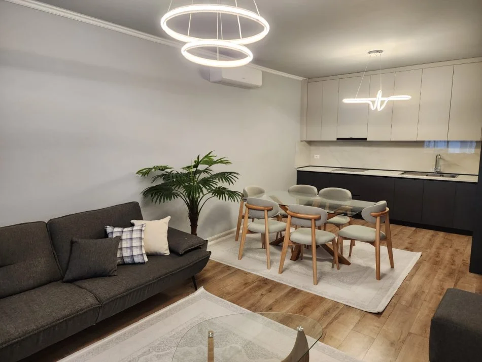 Tirane, jepet me qera apartament 2+1+Ballkon Kati 2, 116 m² 1.500 € (Liqeni i Thate)