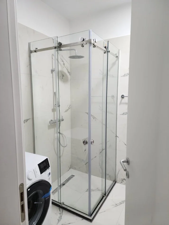 Tirane, jepet me qera apartament 2+1+Ballkon Kati 2, 116 m² 1.500 € (Liqeni i Thate)