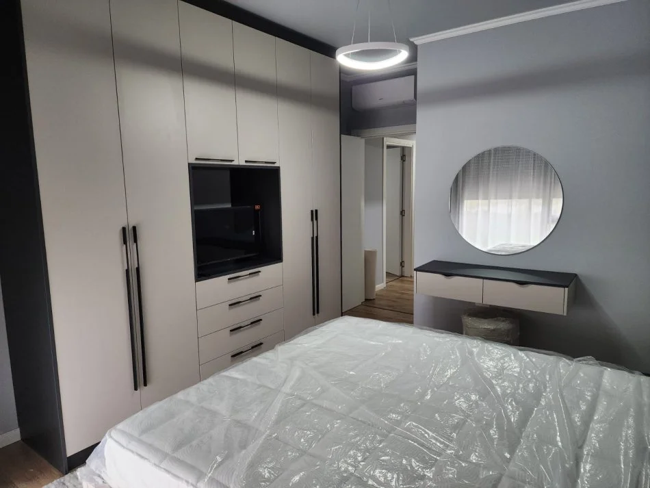 Tirane, jepet me qera apartament 2+1+Ballkon Kati 2, 116 m² 1.500 € (Liqeni i Thate)